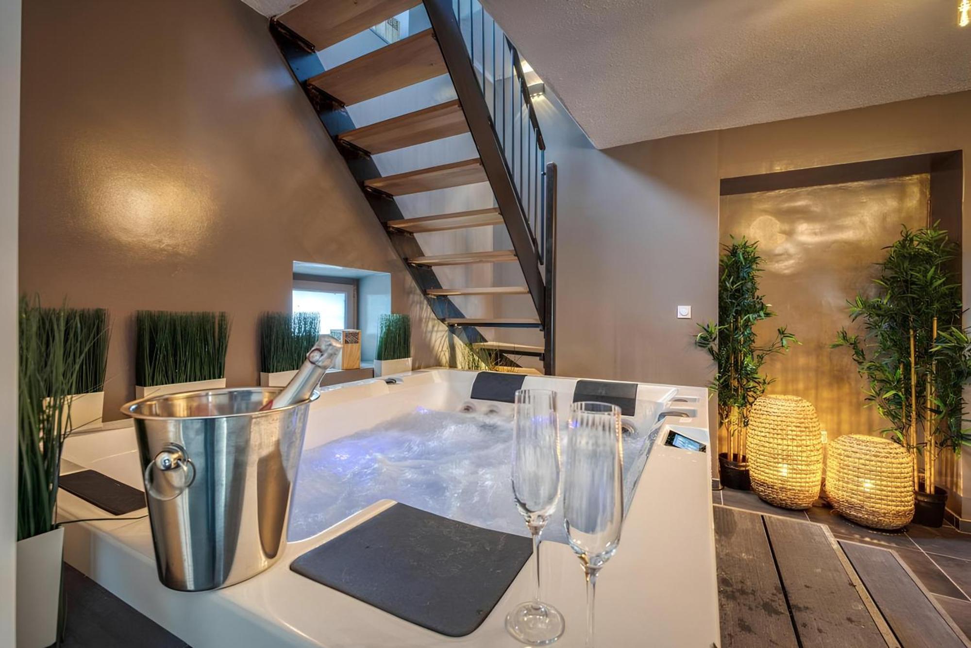 50 Nuances D'Amour - Jacuzzi / Massage / Cinema มัวร็องส์ ภายนอก รูปภาพ
